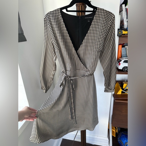 SOLD! NWT Banana Republic Printed Midi Dress Elephants Size 4 or Small - Picture 11 of 16